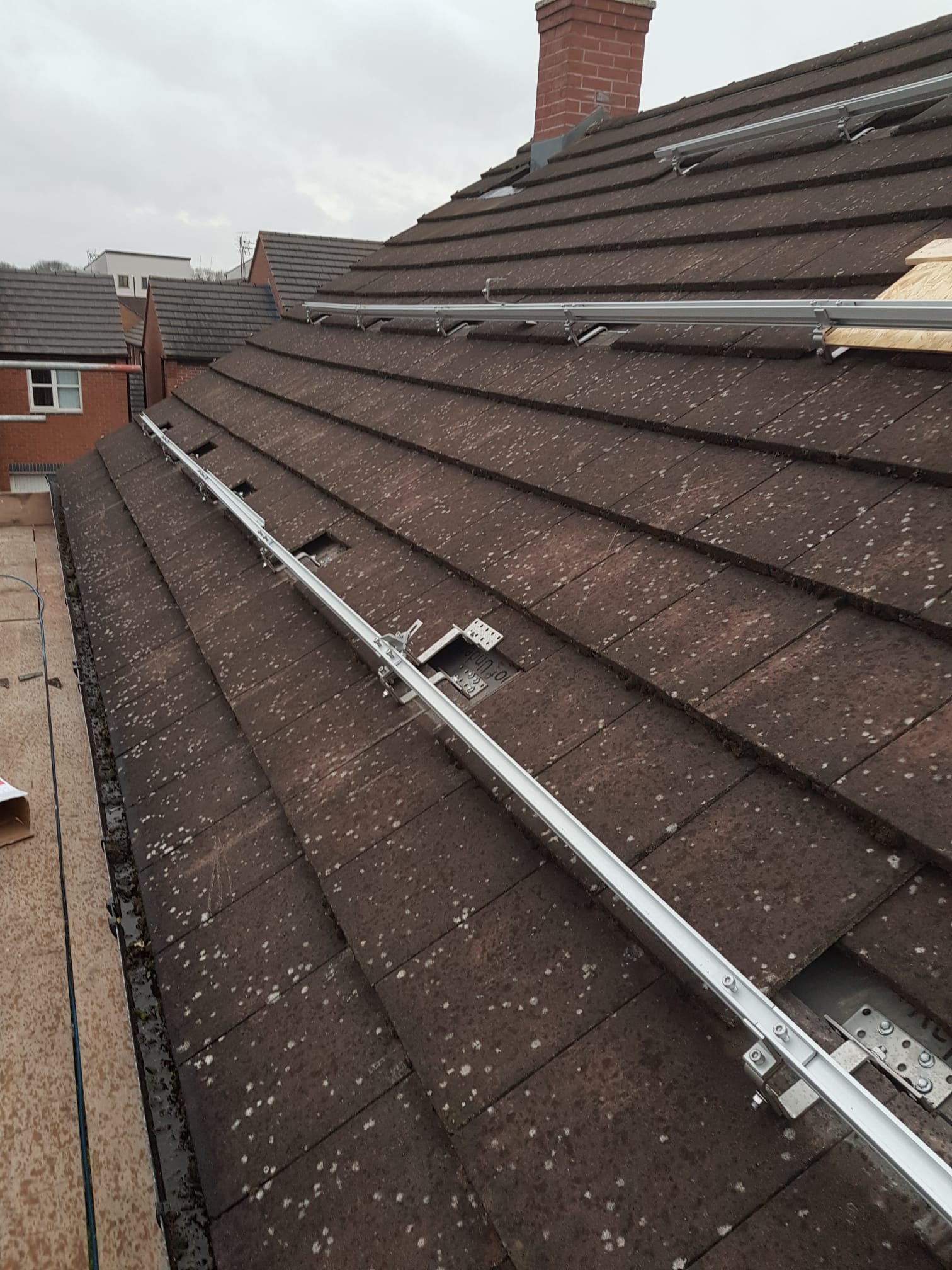 How to install solar panels on pitched roof with tiles. - Voltacon ...